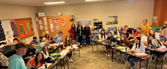 Image of Ms. Bibi Eaton's Spanish class at Carterville High School. Dr. Janssen Sanchez and Dr. Albuixech visited their classroom.